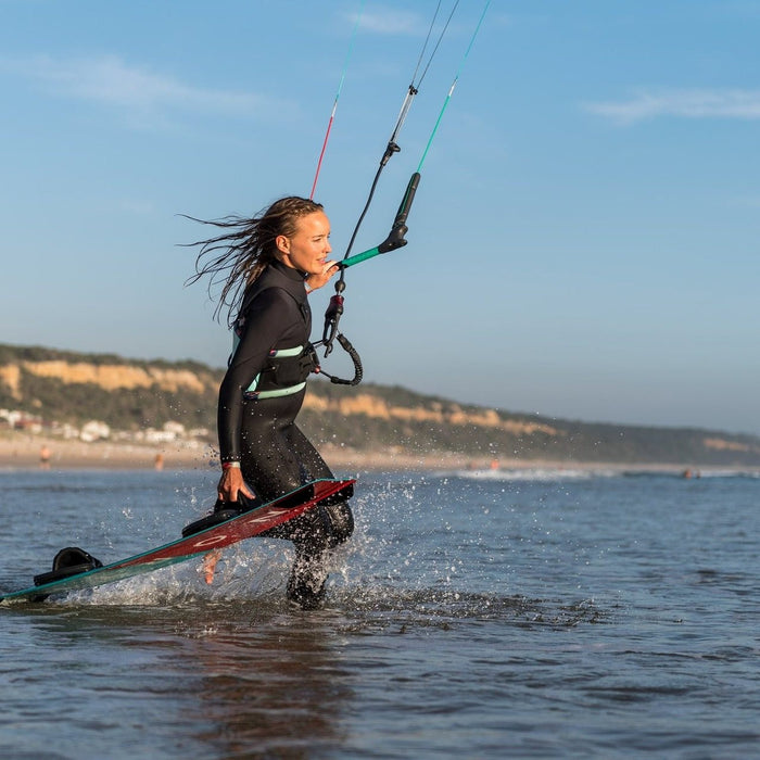 Kiteboarder riding flat water hooked in with a North short freeride leash