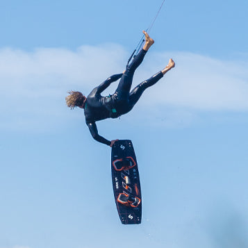 Slingshot Era V1 twin tip in action
