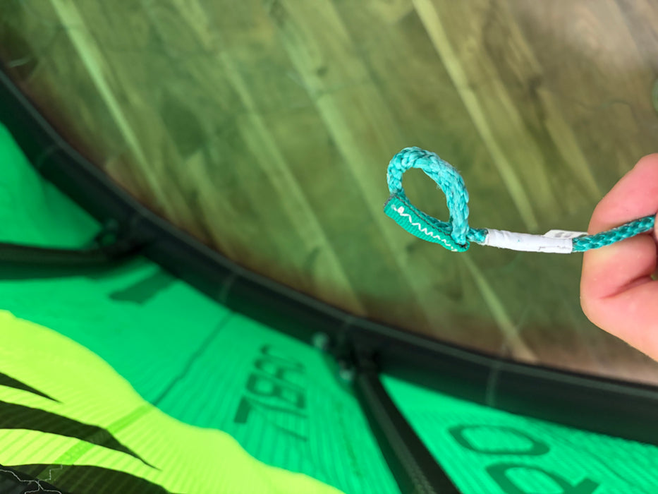 North Orbit 9m used kite in Super Lime green 񟿿