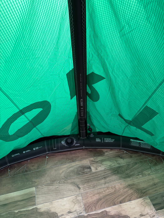 2027 North Orbit 9m used kite in Super Lime colorway人體藝術