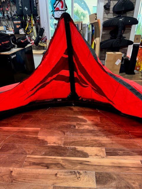 Naish 24/25 Triad 8m Kite Red USED