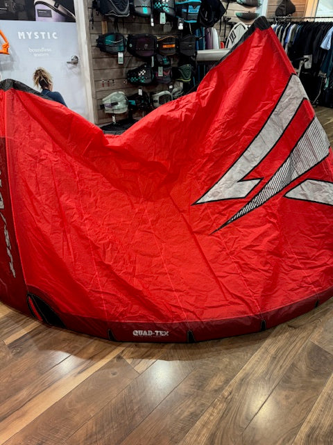 Naish 24/25 Triad 8m Kite Red USED