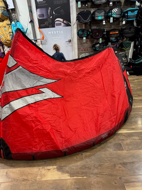 Naish 24/25 Triad 8m Kite Red USED