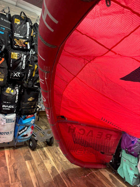 2021 North Reach 8m Kite Used Red