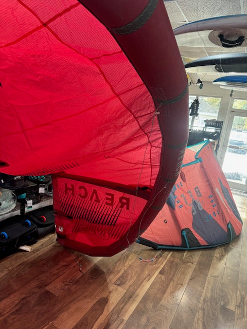 2021 North Reach 8m Kite Used Red