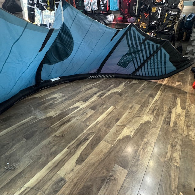 Cabrinha Switchblade 12m Used with Spectrum kiteboard Complete Package