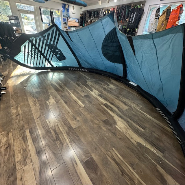 Cabrinha Switchblade 12m Used with Spectrum kiteboard Complete Package