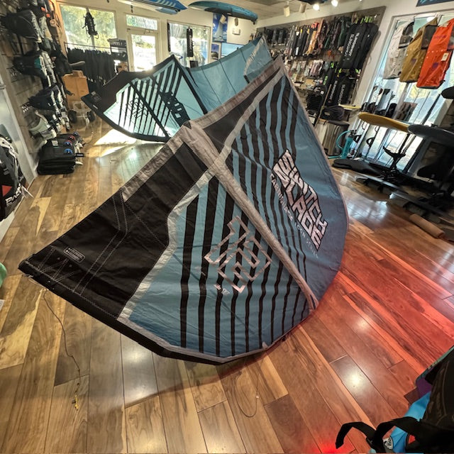 Cabrinha Switchblade 12m Used with Spectrum kiteboard Complete Package