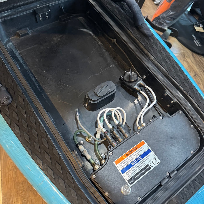 Used lift e foil 5'4" internal battery compartment 