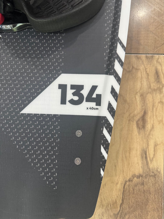 Reeddin Super E Kiteboard 134x41 Complete with Reedin Toasties Bindings