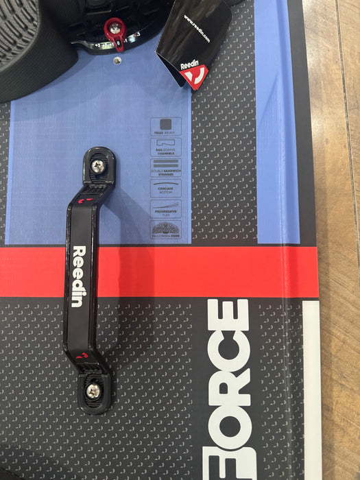 Reeddin Super E Kiteboard 134x41 Complete with Reedin Toasties Bindings