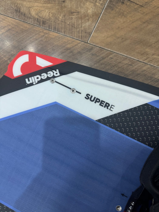 Reeddin Super E Kiteboard 134x41 Complete with Reedin Toasties Bindings