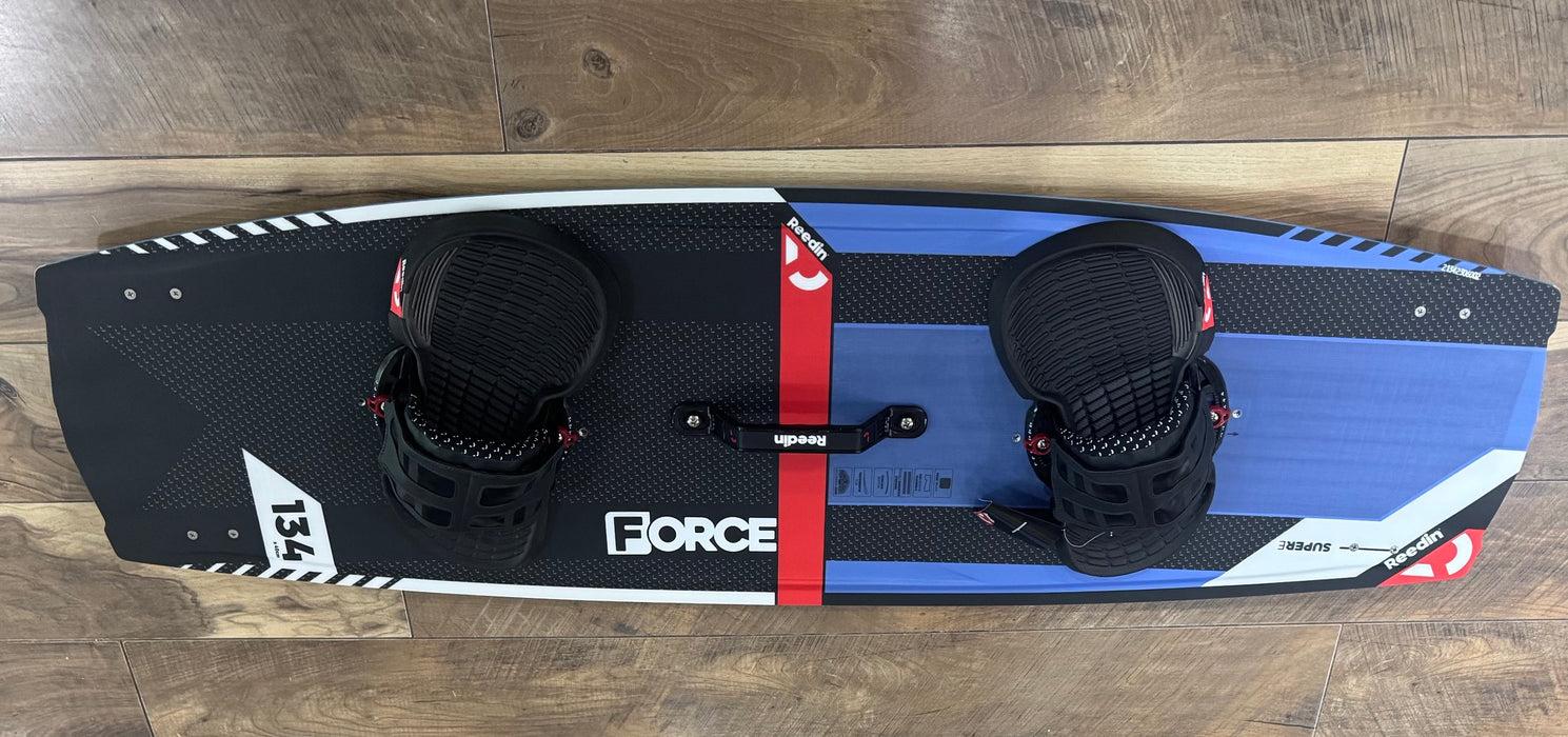 Reeddin Super E Kiteboard 134x41 Complete with Reedin Toasties Bindings