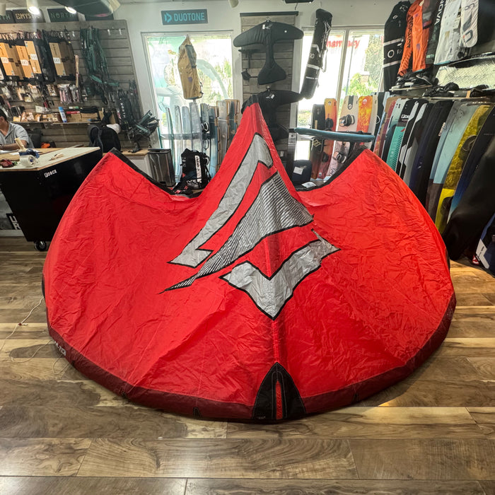 USED Naish 24/25 Triad 10m Kite Red