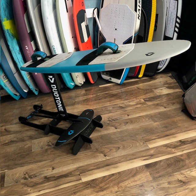 Duotone Pace 4'10" Kite foil board & Duotone Foil 950 front 215 back carbon , Mast AL 60 Fuse Al 70