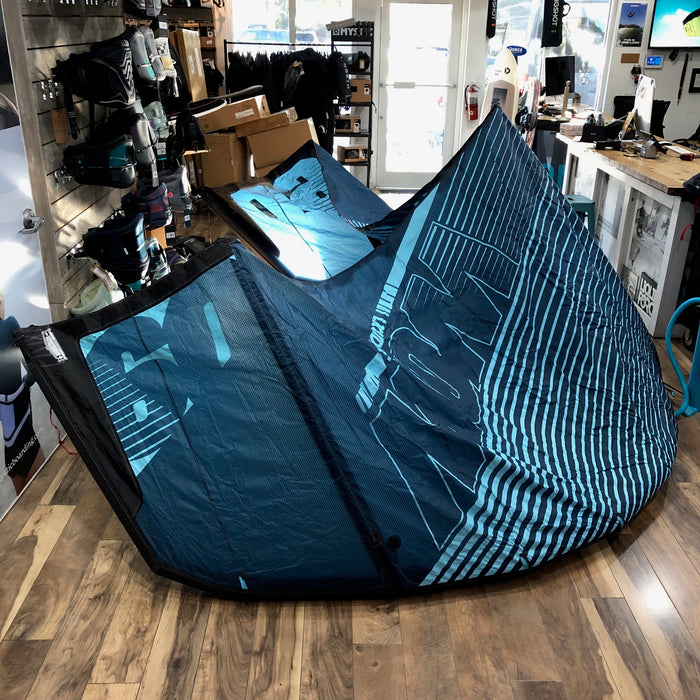 Liquid Force Wow V4 9m Kite Used, LIQUID FORCE,USED GEAR - Used kites for sell