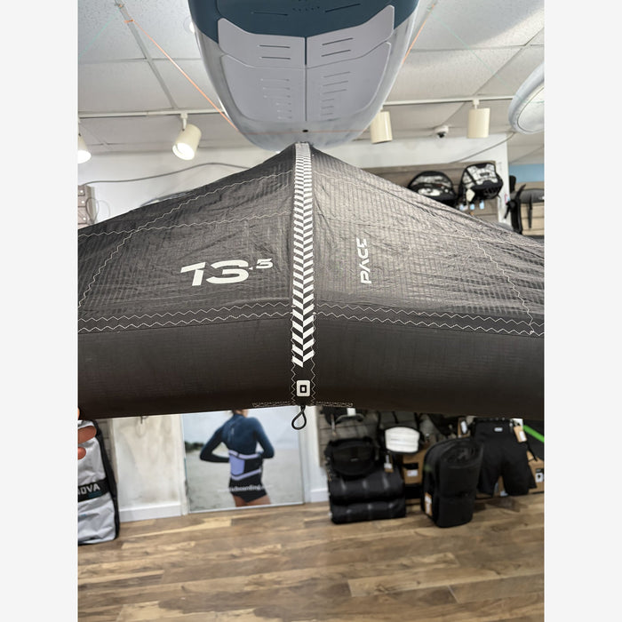Used Core Pace 13.5m kite in Black/Black – leading edge with 13.5 size marking